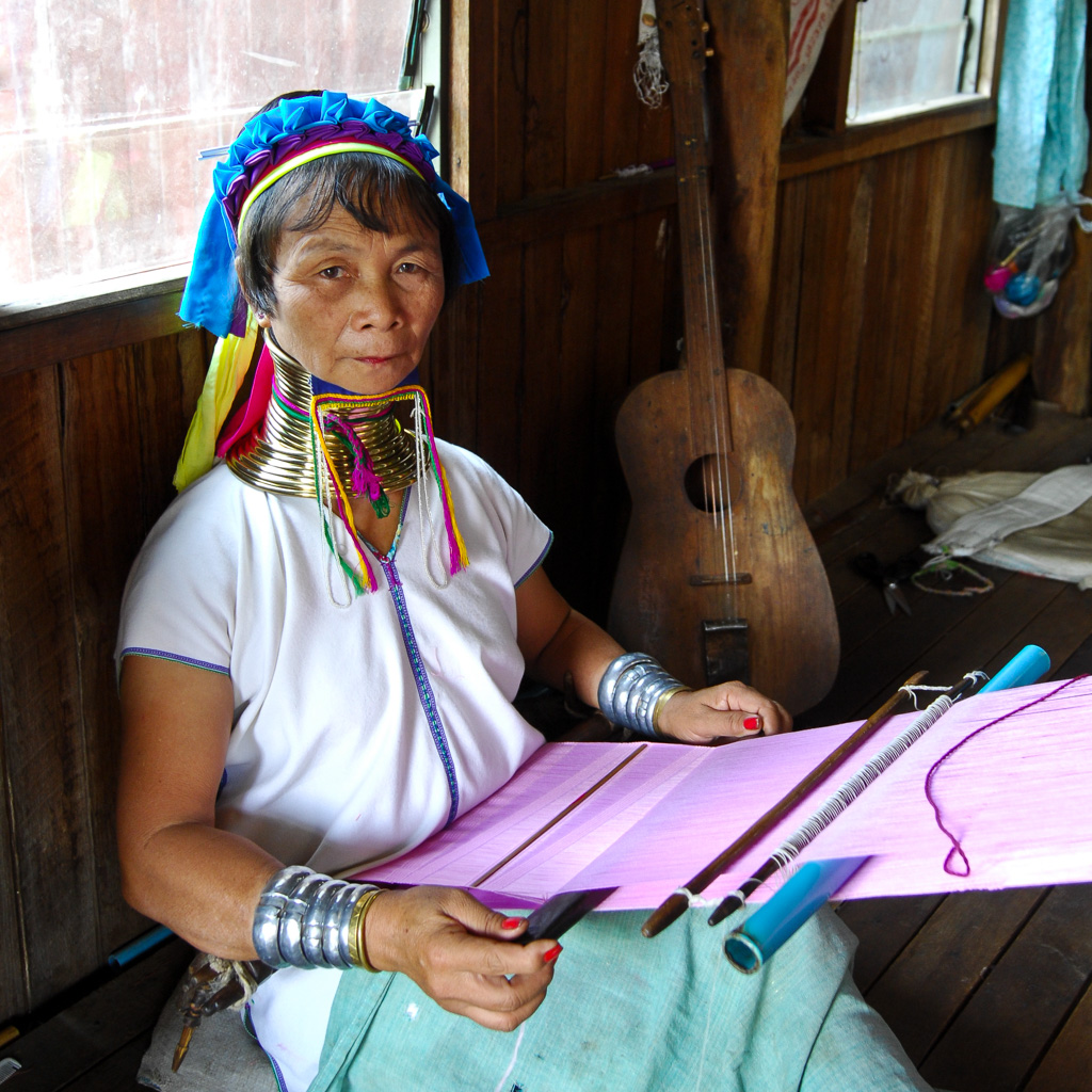 Inle Lake, Long Neck Karen woman, a very disputable ethno touristic attraction.