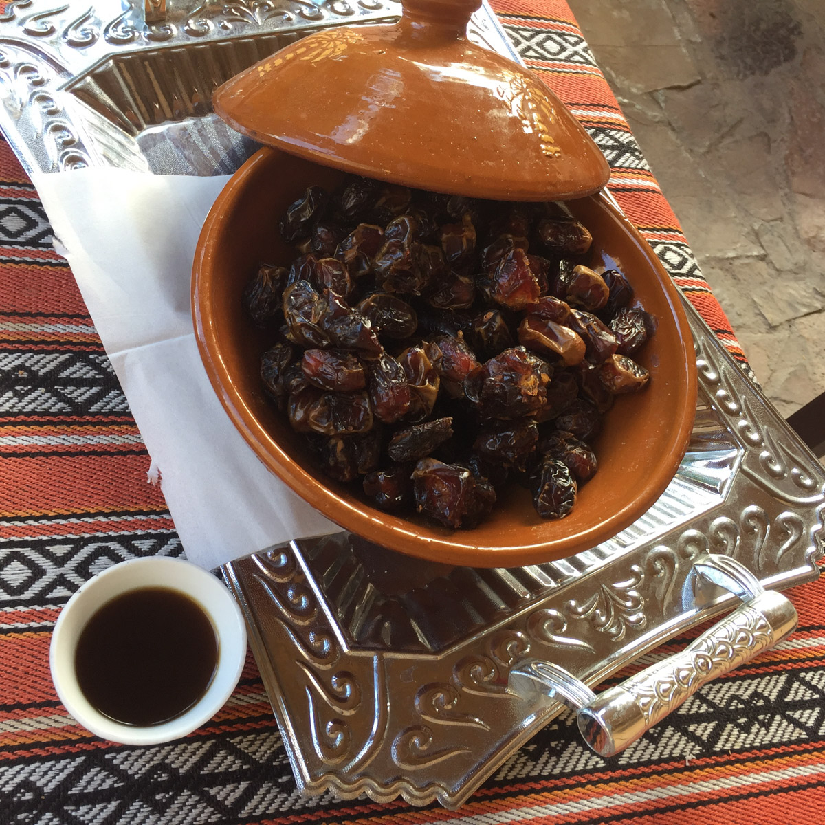 Omani Kaffee und die vielleicht besten Datteln der Welt