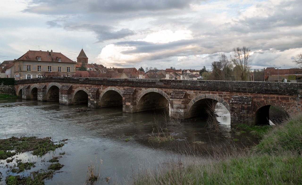 Pont sur le Serein à Guillon-Terre-Plaine