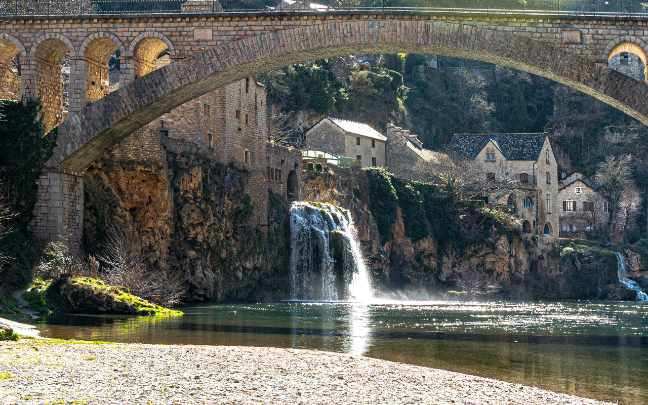 Pont et cascade de Saint-Chély du Tarn