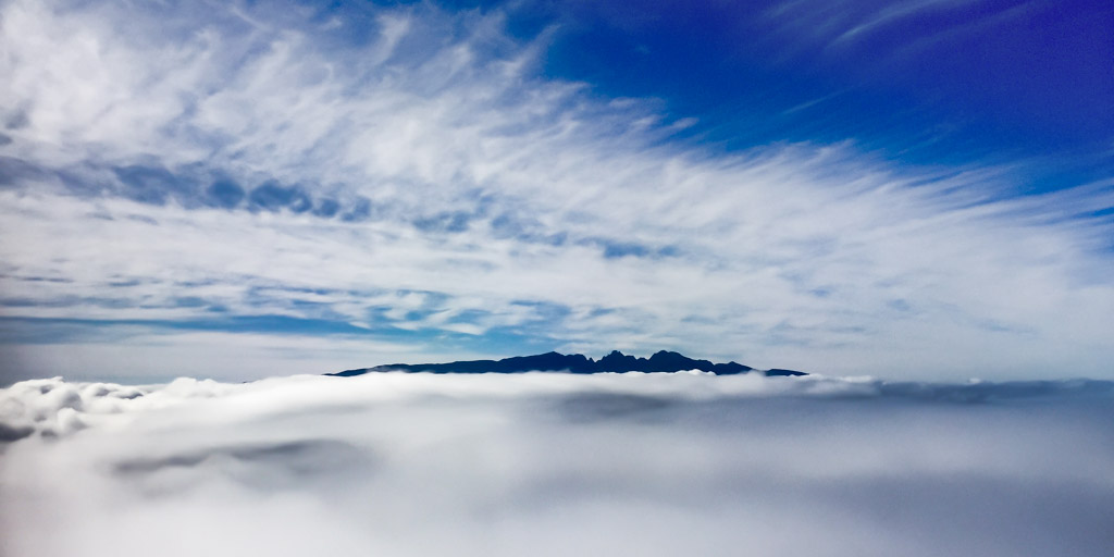 Anflug auf Madeira, Pico Ruvio über den Wolken